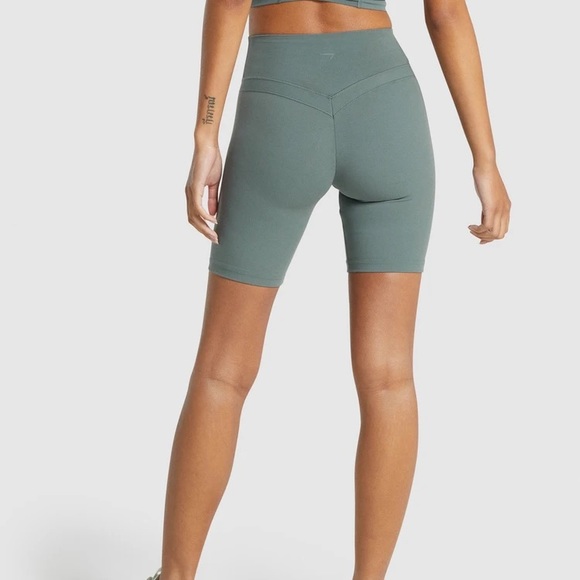 LIMITED EDITION Whitney Simmons - Eucalyptus cycling shorts. Sold out online. - Picture 2 of 5